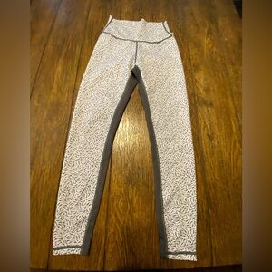 Allfenix White And Gray Printed High Rise Full Length Leggings Size XS C2